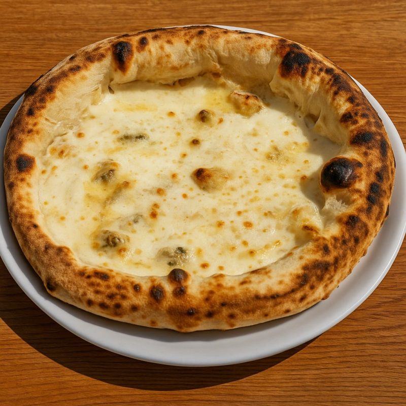 Pizza 4 Fromages artisanale de la pizzeria 500 Degrés à Marseille avec mozzarella, gorgonzola, provolone et parmesan sur pâte napolitaine cuite à 500°C